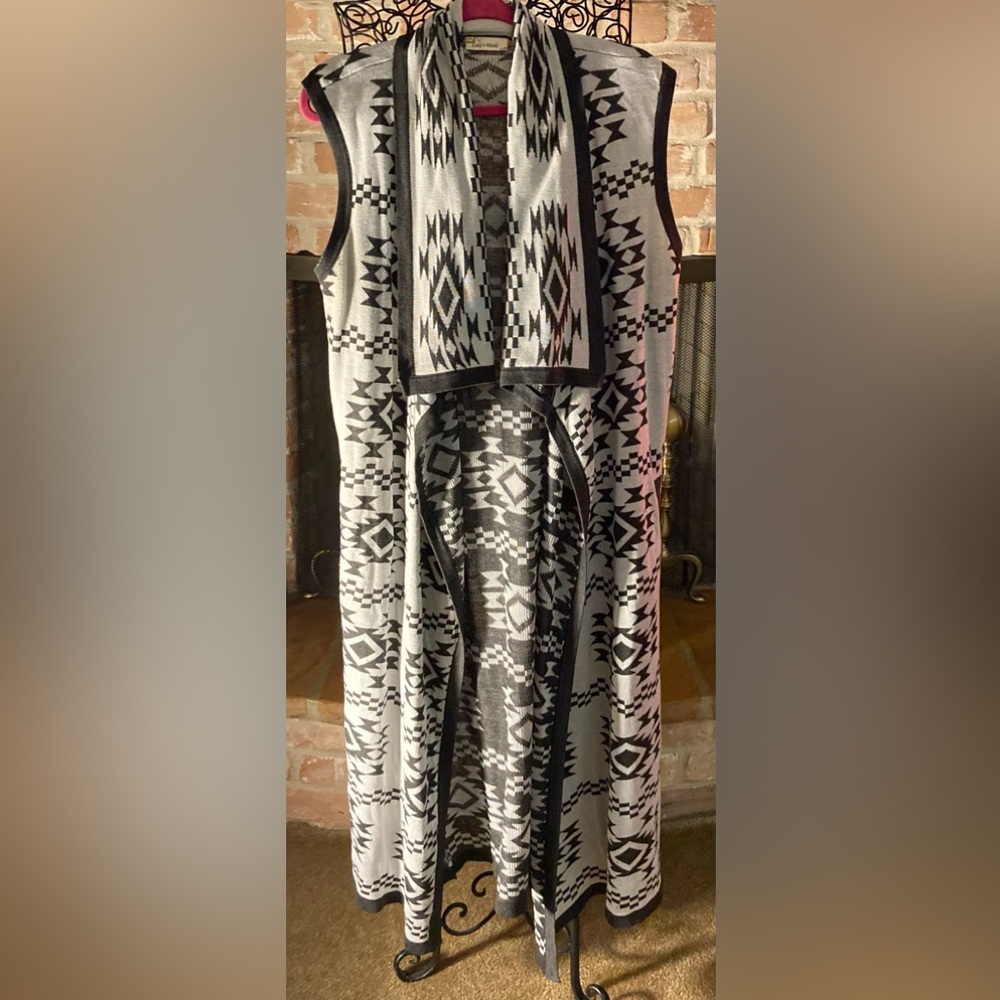 Lady’s World Aztec Patterned Dark Gray And Cream Maxi Sweater Cardigan